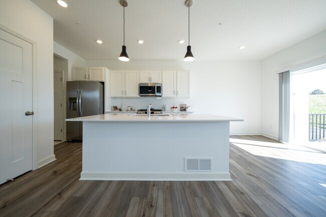 Foto del edificio - 121 HUNTINGTON DR