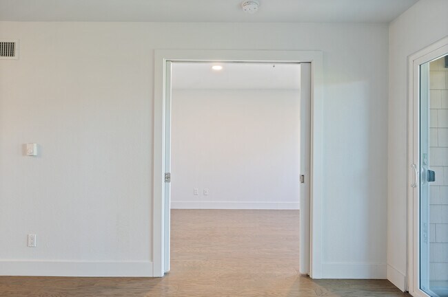Foto del edificio - 6400 Christie Ave