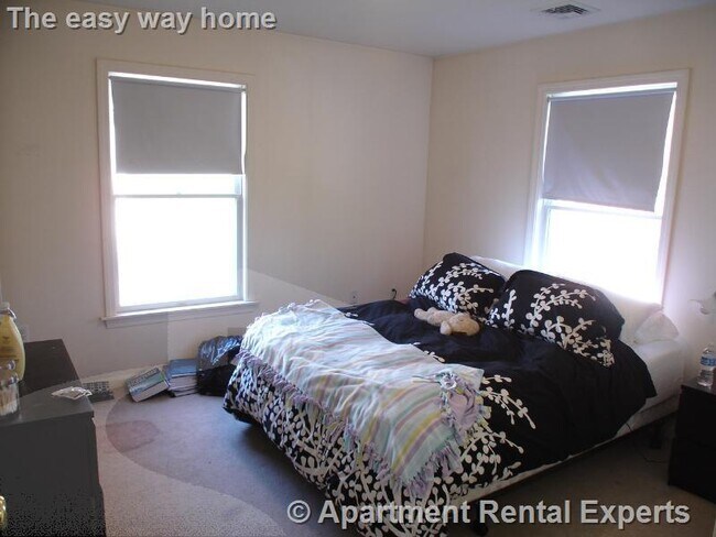 Building Photo - 11 Kent Ct