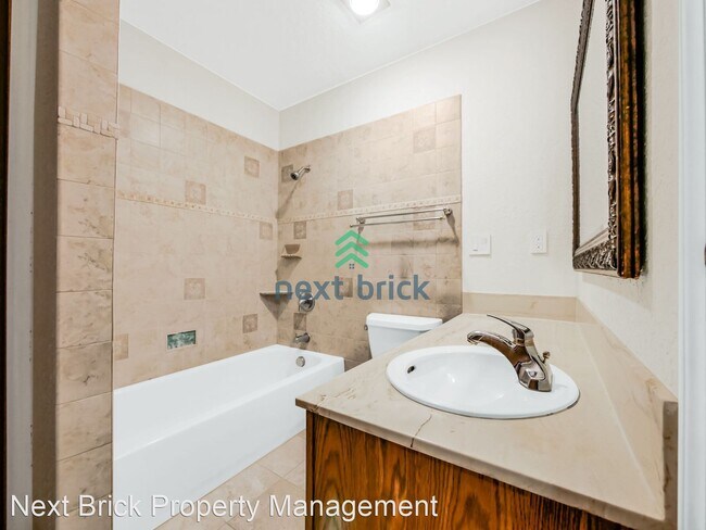 Building Photo - 2 br, 1 bath House - 9515 NE 180th St Unit...