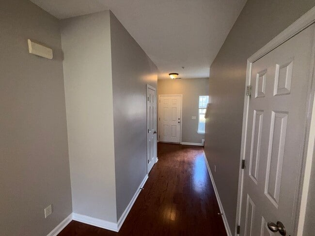 Building Photo - 246 Azalea Cir