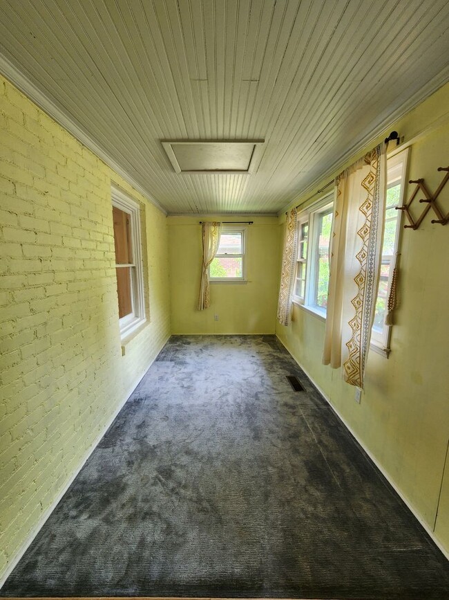 Building Photo - 103 Gibbs St