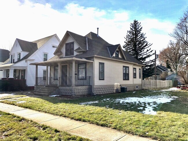Building Photo - 506 S 8th St