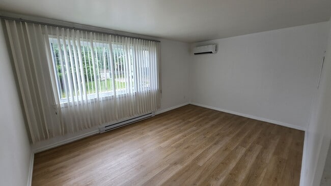 Building Photo - 9 Connaught Ave