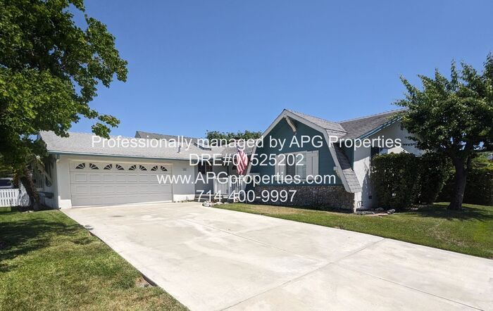 Primary Photo - Impressive 3 bedroom / 3 bathroom Ranch st...