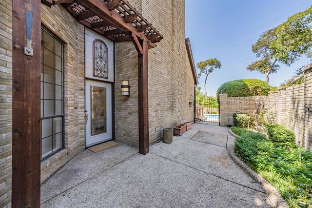 Foto del edificio - 16056 Chalfont Ct