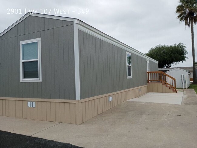 Building Photo - Move in today!