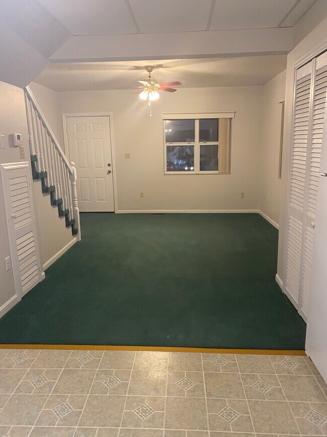 Living area - 2719 MO-100