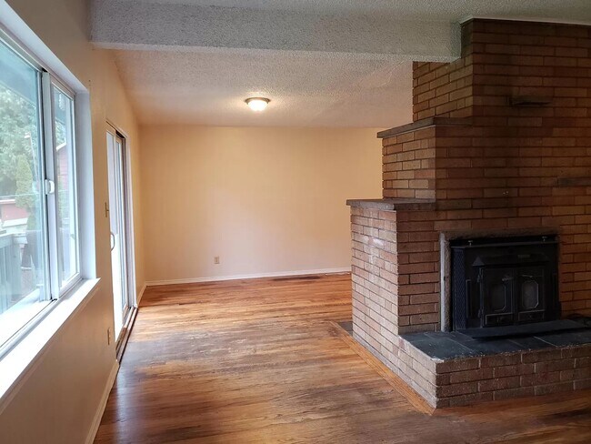 Building Photo - 2129 N 130th St