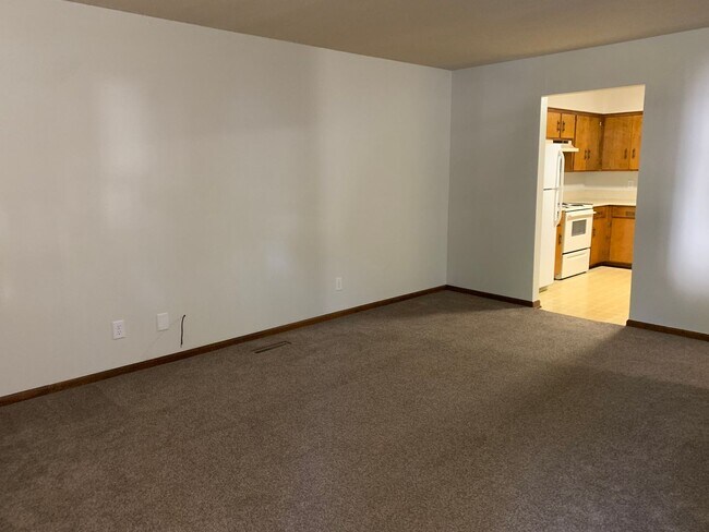Building Photo - 2135 Forest Dr