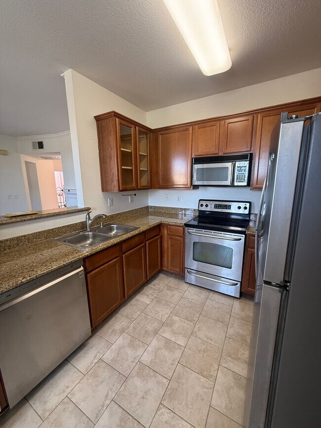 Foto del edificio - Great 2 bedroom unit upstairs nobody above you!