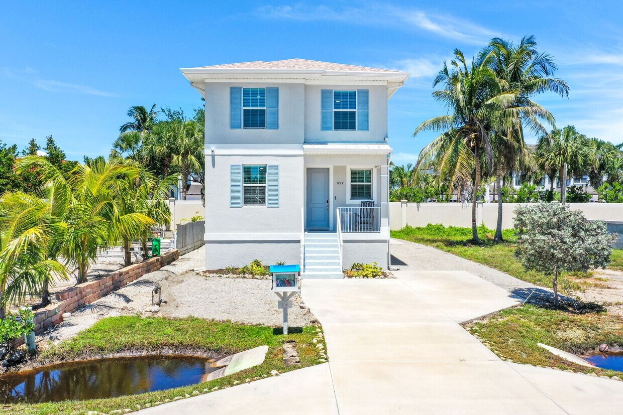 Foto principal - Relaxation & Recreation Await in This Napl...