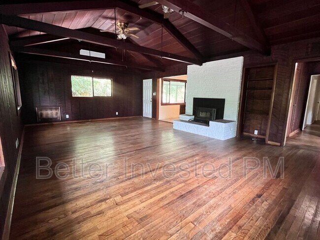 Foto del edificio - 24665 Birch St