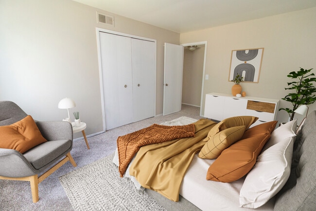 Bedroom - Lakeview Apartments