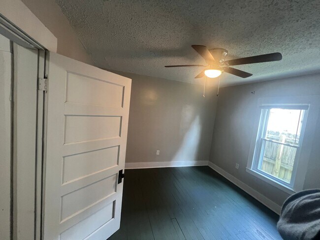 Building Photo - Home for rent in Elizabethtown! Less than ...