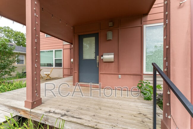 Building Photo - 2013 Bellefontaine St