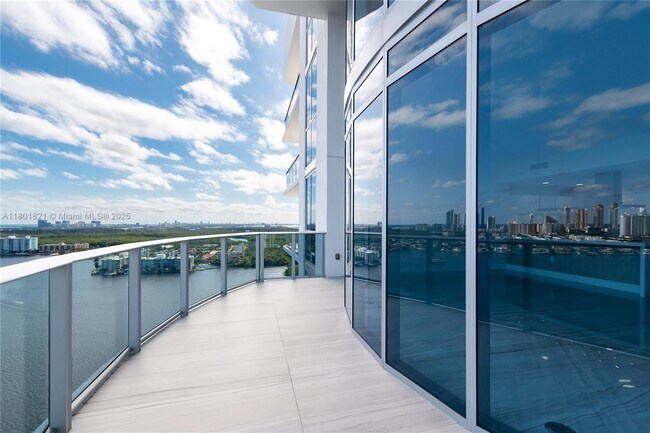 Foto del edificio - 17111 Biscayne Blvd