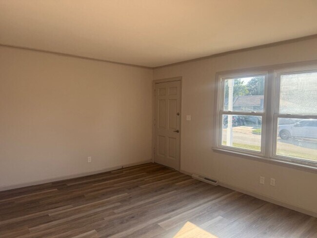 Foto del edificio - Welcome home to this adorable 2-bedroom bu...