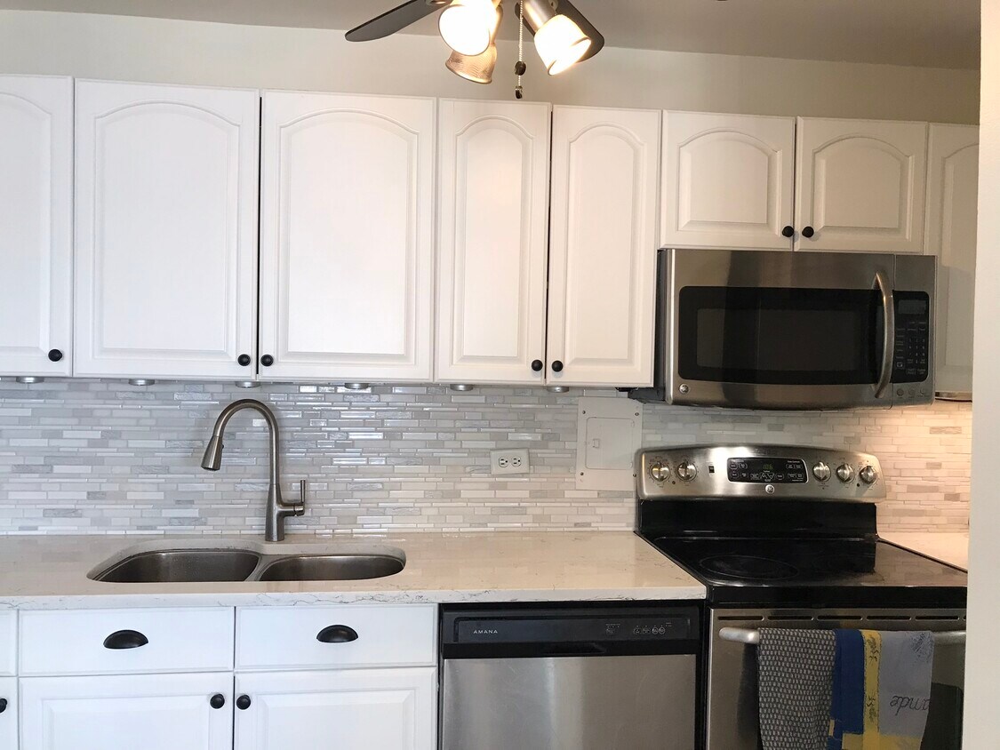 Foto principal - 5701 N Sheridan Rd