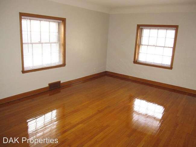 Building Photo - 4302 N Wilson Dr