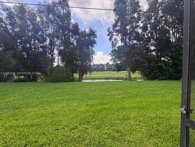 Foto del edificio - 10325 NW 11th St