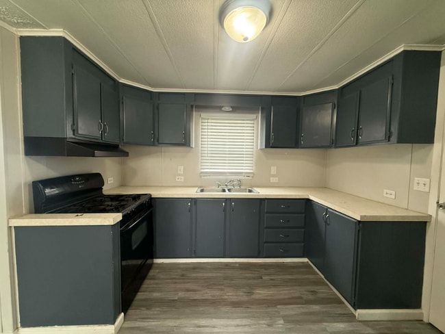 Building Photo - 1236 N Oaklane Rd