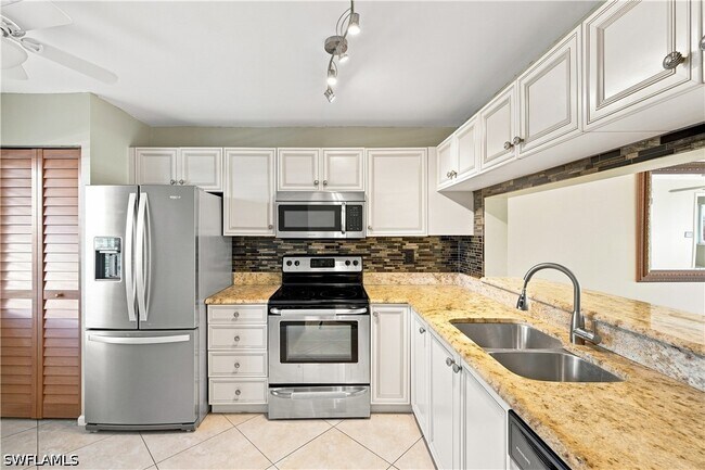 Building Photo - 5980 Amherst Dr