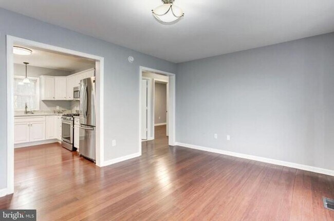 Foto del edificio - Spacious single family home with full basement