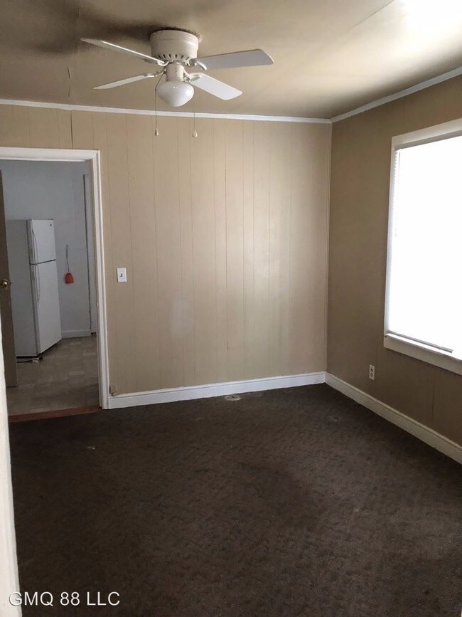 Building Photo - 1 br, 1 bath House - 114 W Birch