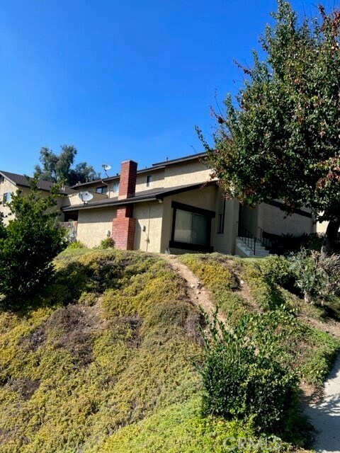 Building Photo - 2429 S Ridgewood Dr