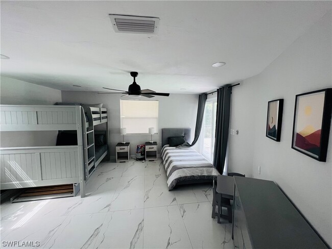 Foto del edificio - 4439 Parrot Ave