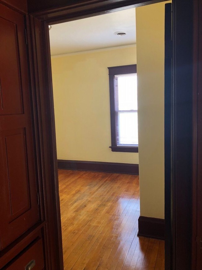 Foto del edificio - 2836 N. 24th Place - 2 Bedroom Upper