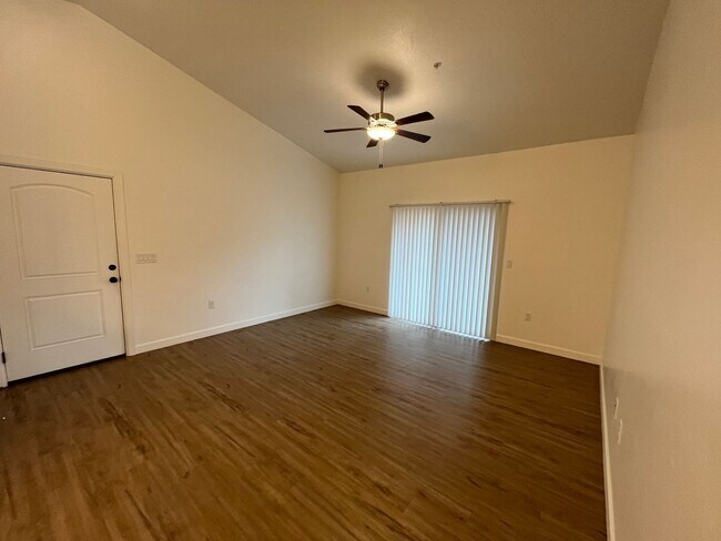 Building Photo - Lovely Condo for Rent in Pleasant Grove, Utah