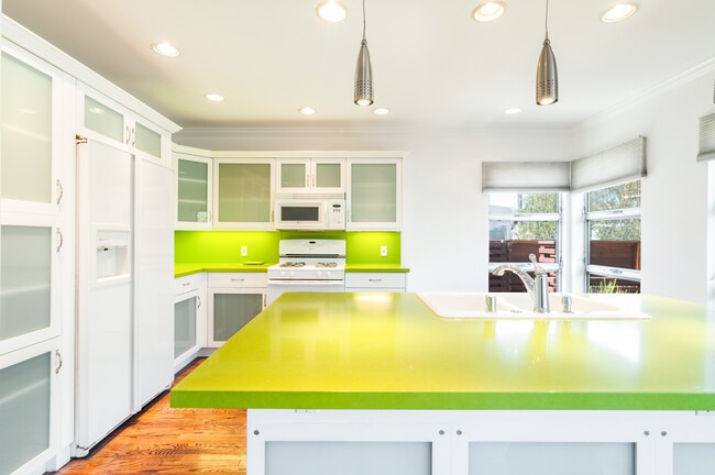 Foto del edificio - 750 Vernon Ave