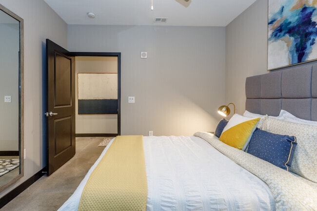 2BR, 1BA - B1 - Flashcube Apartments