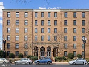 Building Photo - 2828 Wisconsin Ave NW