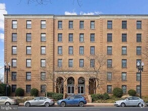 Building Photo - 2828 Wisconsin Ave NW