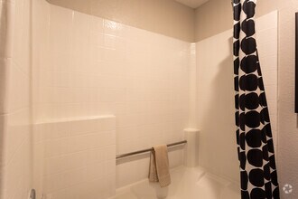 1BR, 1BA - 747 SF - The Lennox