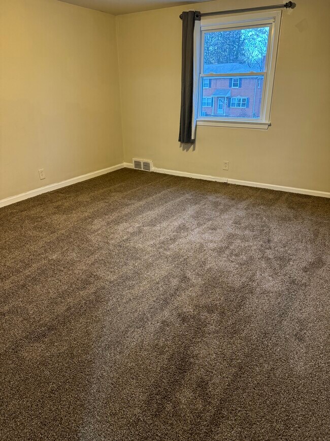 Master Bedroom - 608 Poplar Ave NW