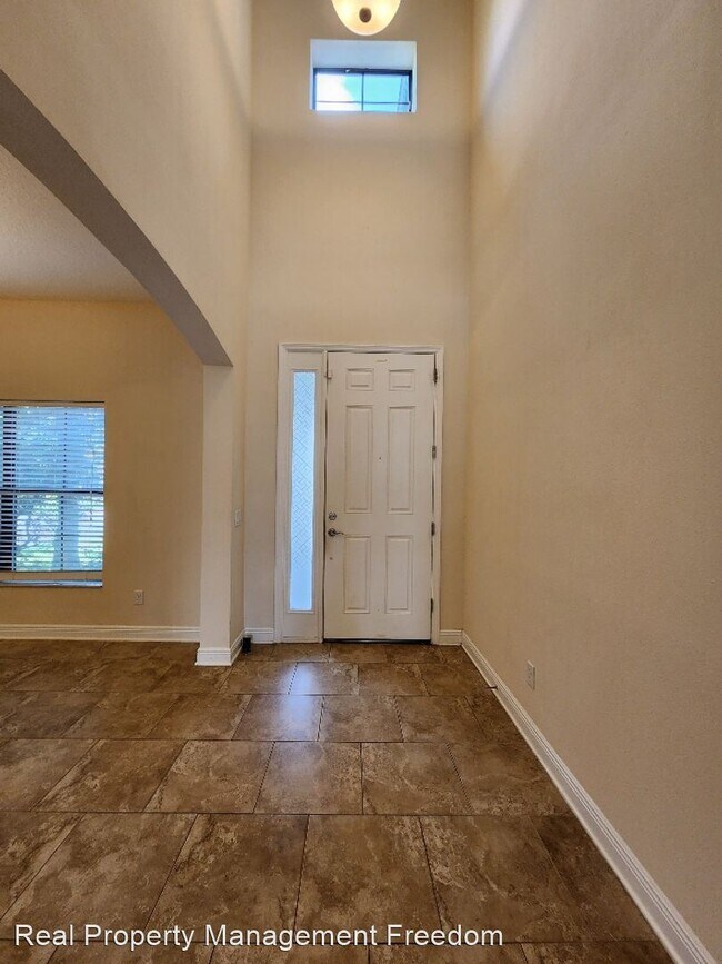 Foto del edificio - 5 br, 3 bath House - 11621 Palmetto Pine St