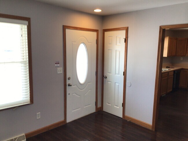 Building Photo - 132 E Bush Drive