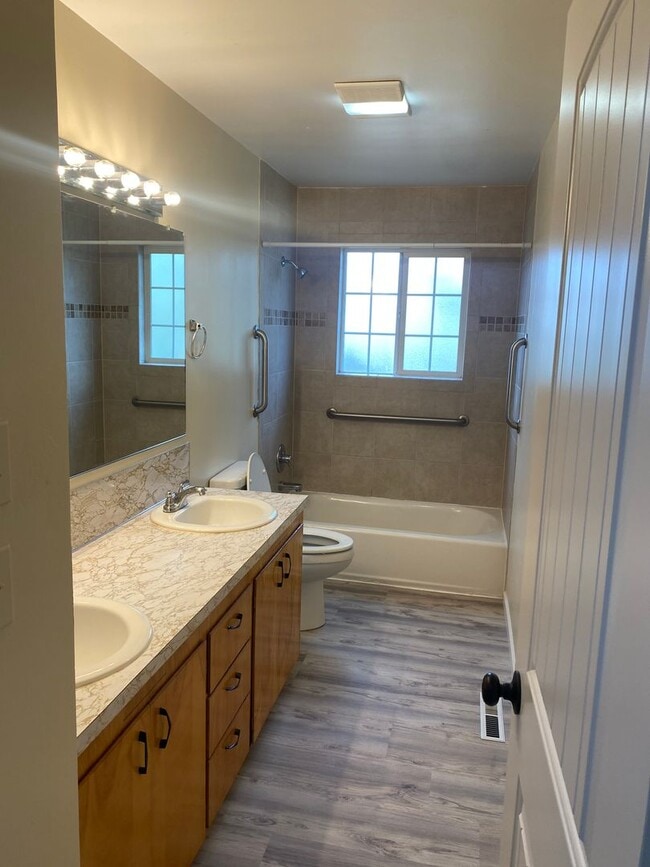 Building Photo - 6407 Harvey Dr