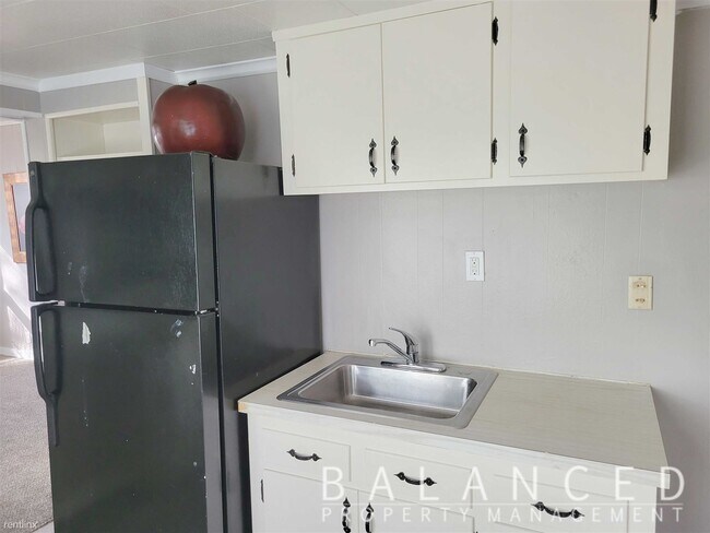 Building Photo - Studio, 1 bath House - 1619 SW Lincoln St ...