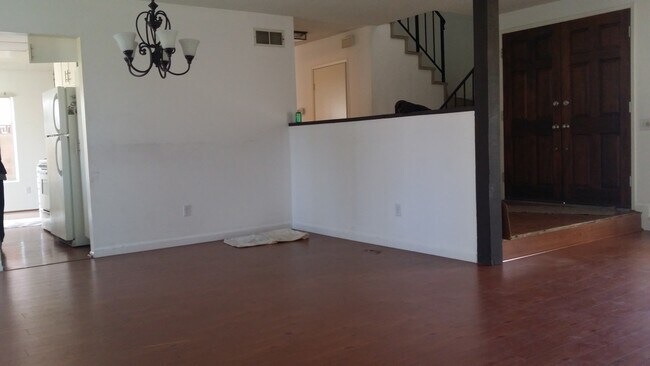 Foto del edificio - 10123 Hanna Ave