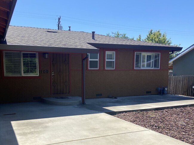 Foto del edificio - Folsom 3 Bdrm, 2 bath