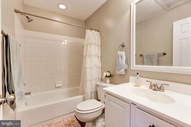 Building Photo - 5583 Brittany Ct