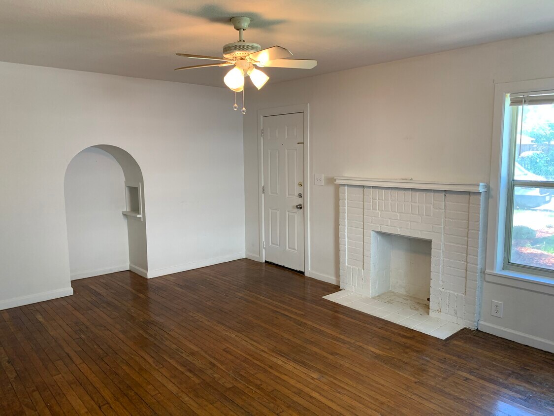 Primary Photo - 2815 Primrose Ave