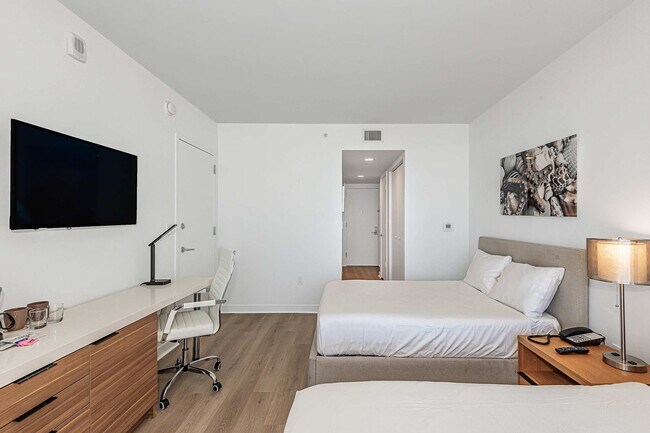 Foto del edificio - 2602 E Hallandale Beach Blvd