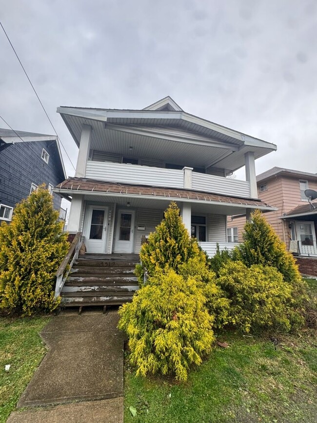 Building Photo - 2217 W 105th St