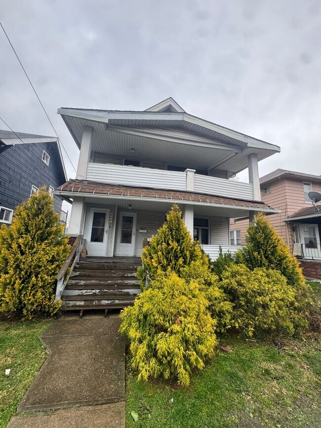 Building Photo - 2217 W 105th St